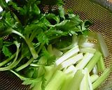 簡単！セロリのにんにく醤油漬け♪作り方1写真