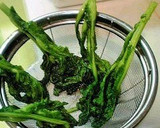 菜の花と焼き舞茸の粒マスタード和え作り方3写真