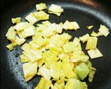 残りご飯でキャベツと塩昆布のチャーハン♡作り方1写真