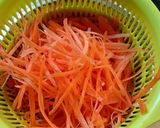 材料3つ。簡単にんじんしりしり作り方1写真
