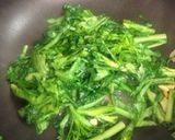 柔らか鶏胸肉と春菊のガーリック炒め作り方6写真
