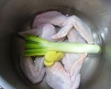 鶏の手羽先で、チャイニーズチキンスープ。作り方1写真