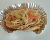 お弁当に！残り物で焼きそばカップ作り方3写真