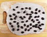 HBで黒豆煮汁たっぷり黒豆ロールパン♡作り方6写真