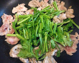 春菊と舞茸の香り豊かな豚の炒め煮☆作り方2写真