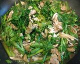 春菊と舞茸の香り豊かな豚の炒め煮☆作り方6写真