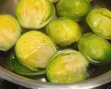 芽キャベツの塩バター煮作り方1写真