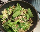ごはん２杯は確実！豚肉と小松菜炒め☆作り方2写真