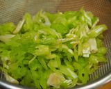 葉ごぼうとえのきの炒め煮作り方1写真