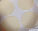 餃子の皮でピザ風☆作り方1写真