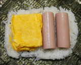 デコおにぎらず❤玉子焼きと魚肉ソーセージ作り方3写真