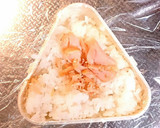 焼き鮭と胡麻油のおにぎり(お握りの具)作り方3写真