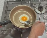 白身カリカリ！黄身とろ〜り半熟目玉焼き♪作り方4写真
