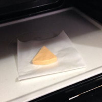 軽いチーズスナック　電子レンジ発送 材料1つ]レンジで3分☆低糖質おつまみチーズスナック♪ビールに