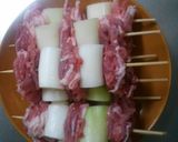 豚こまの焼鳥風（梅しそ＆ピリ辛味噌）作り方1写真