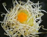 簡単！もやしの巣籠もり玉子♪朝食に♪作り方1写真