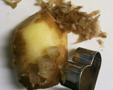 クッキーの抜き型でしょうがの皮むき作り方2写真