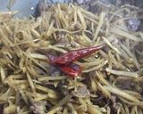 牛肉ごぼうセリのキンピラ作り方2写真