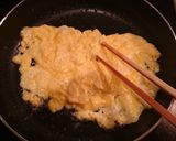 アボカドとトマトのスクランブルエッグ作り方1写真