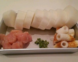 大根と竹輪と鶏の煮物作り方1写真