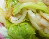 新玉ねぎと春キャベツのガリバタ炒め♡作り方5写真