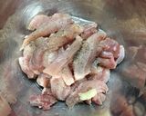 ココナッツオイルで鶏肉と蓮根のバジル炒め作り方2写真