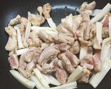 ココナッツオイルで鶏肉と蓮根のバジル炒め作り方5写真