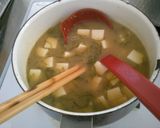 簡単　朝食！　めかぶと　豆腐の　お味噌汁作り方3写真
