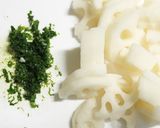 ココナッツオイルで蓮根のバジルきんぴら作り方1写真