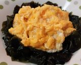 困った時のもう一品♪ワカメの半熟卵和え作り方2写真
