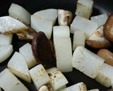 牛肉、椎茸、大根のコク旨♪カキ醤油炒め作り方3写真