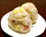 お弁当や朝食に＊梅と春キャベツのおにぎり作り方2写真