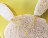離乳食orキャラ弁☆うさぎのサンドイッチ作り方1写真
