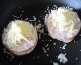 朝食に☆とろ～りチーズとハムのパンケーキ作り方3写真