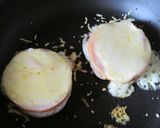 朝食に☆とろ～りチーズとハムのパンケーキ作り方4写真