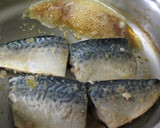 鯖の煮つけ＊はちみつ塩レモンと醤油で作り方9写真