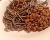 簡単＊ココナッツオイル蕎麦ペペロンチーノ作り方3写真