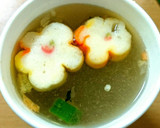 お湯を注ぐだけ❗ 花麩とおくらのみそ汁作り方2写真