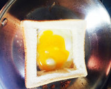 簡単♩チーズと半熟卵のピザ風トースト作り方2写真