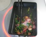 サラダほうれん草とイチゴの炒め物作り方4写真