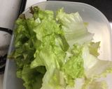 しめじとサニーレタスのコンソメスープ作り方1写真