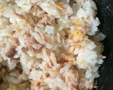 混ぜるだけ！ツナとラー油のおにぎらず☆作り方1写真