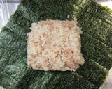 混ぜるだけ！ツナとラー油のおにぎらず☆作り方2写真