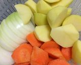 油揚げと麩で節約〜！肉なし肉じゃが作り方1写真