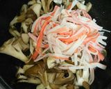 簡単！舞茸カニカマガリバタめんつゆソテー作り方5写真