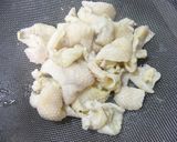 鶏皮とキャベツの甘辛コチュジャン炒め作り方1写真