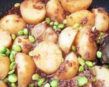 ご飯もビールもすすむ☆新じゃがそぼろ煮作り方9写真