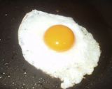 目玉がプリンプリンと飛び出る目玉焼き作り方2写真