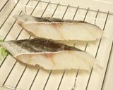 タラとしめじのピリ辛ケチャップ炒め作り方1写真