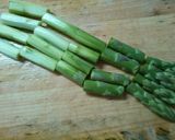 新玉ねぎと　アスパラの　わさび醤油サラダ作り方2写真